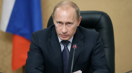Путин требует избавиться от сложившейся системы услуг платных посредников при органах власти для получения необходимых документов. Фото: РИА Новости