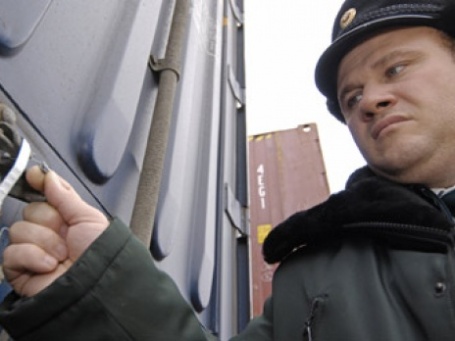 Проверка грузового транспорта. Фото: РИА Новости