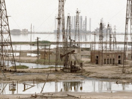 Если на вашей земле забьет нефть, без реализуемого со скидкой бурового оборудования не обойтись. Фото: РИА Новости
