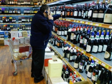 Срок ввода системы декларирования розничной продажи алкогольной продукции в Москве переносится на 1 января 2011 года. Фото: РИА Новости