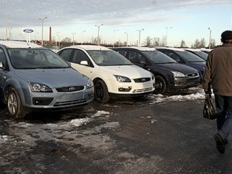 Volkswagen and Ford снижают цены на свои модели автомобилей так активно, что автодилеры, работающие с компаниями, опасаются разорения. Фото: PhotoXPress