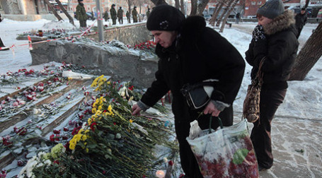 Сегодня в России день траура по погибшим при пожаре в пермском клубе. Трагедия унесла 112 жизней. Фото: РИА Новости