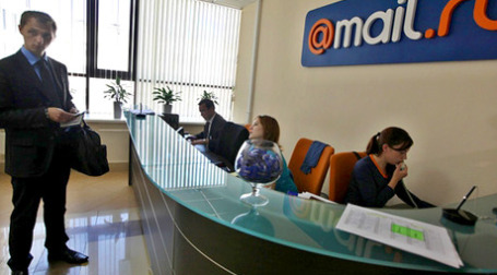 Поисковая система портала Mail.Ru с января 2010 года будет использовать поисковые технологии Google. Фото: РИА Новости