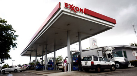 Американская Exxon Mobil стала второй в мире компанией по капитализации. Фото: AFP