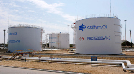 Казахстан поставляет свою нефть по мировым ценам, и достаточный рынок сбыта у него есть, поэтому никаких причин для поставки нефти ниже мировой цены Белорусии, у них нет. Фото: РИА Новости