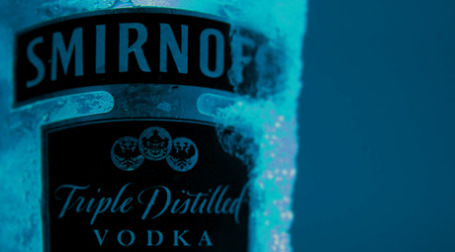 Diageo, владеющий брендом Smirnoff, обратилась в Верховный суд Англии, указывая на то, что компания Intercontinental Brands производит 22-градусный спиртной напиток под маркой Vodkat. Фото: Marcos Dornbusch Lobo/flickr.com