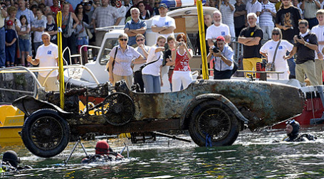 В Париже с аукциона намерены продать Bugatti 1925 года, который выудили со дна швейцарского озера. Фото: hooniverse.com