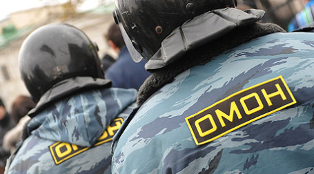 The New Times уличил московских омоновцев в различных прегрешениях, в том числе «крышевании авторитетов». Фото: Дмитрий Алешковский/BFM.ru