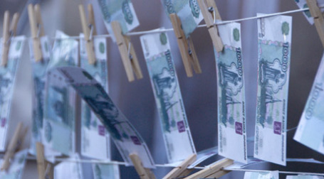 Финансовый кризис не ослабил интереса россиян к кредитным картам и счетам в банках. Фото: BFM.RU