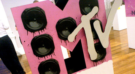 Канал MTV перестал считать себя музыкальным и отказался от соответствующей надписи - Music Television (