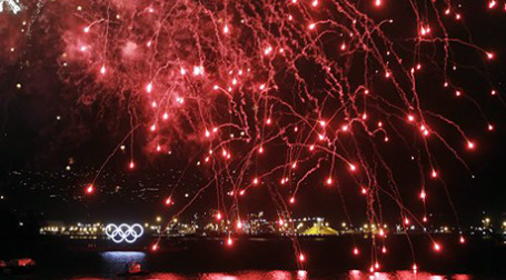 Фейерверк, завершивший церемонию открытия Олимпийских игр, надолго запомнится миллионам зрителей. Фото: AP