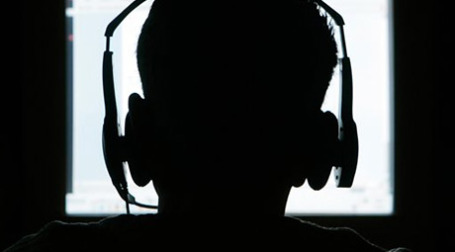 Новый законопроект позволяет французским властям беспрецедентно контролировать Интернет. Фото: AP