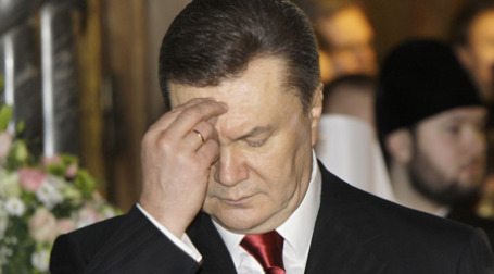 Виктор Янукович c думой о будущем Украины. Фото: AP