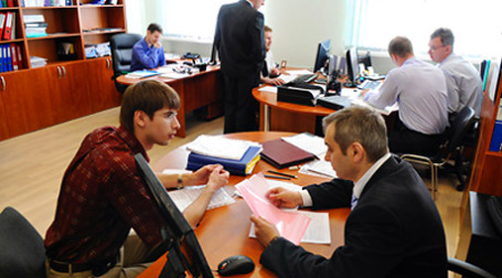 76% сотрудников российских компаний осведомлены о заработной плате коллег. Фото: PhotoXPress