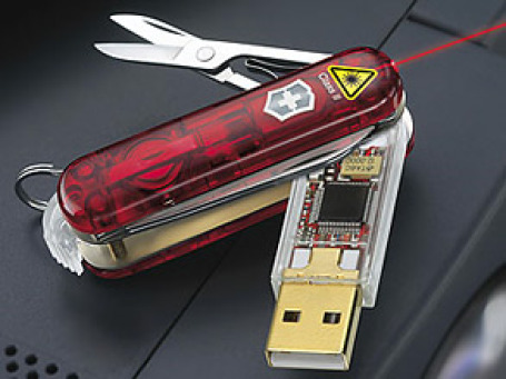 Знаменитый производитель швейцарских ножей решил оснастить свой продукт USB-флешкой. Фото: victorinox.com