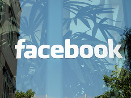 Facebook планирует в следующем месяце запустить функционал локации. Фото: pshab/flickr.com
