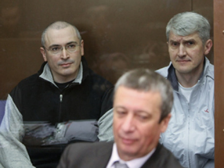 Михаил Ходорковский и Платон Лебедев.дождались своего часа. На снимке с защитником экс-главы ЮКОСа Вадимом Клювгантом. Фото: РИА  Новости