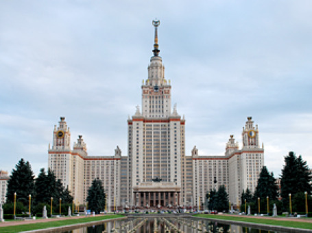 Главное здание МГУ им. Ломоносова. Фото: Alexanda Hulme/flickr.com