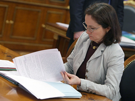 Глава Минэкономразвития Эльвира Набиуллина не опасается резкого роста цен на бензин после повышения акцизов на нефть и нефтепродукты. Фото: РИА Новости