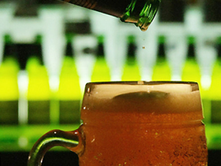 Главная причина падения пивного спроса со стороны россиян — трехкратный рост акцизов на алкоголь с 1 января этого года. Фото: РИА  Новости