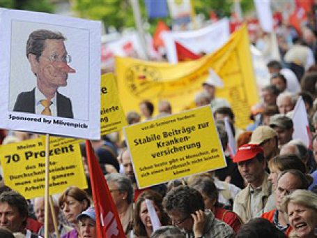 Акции протеста из-за сокращения бюджетных расходов в Германии собрали куда меньше участников, чем ожидали организаторы. Фото: AP