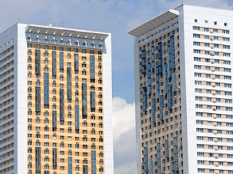 Снижение первоначального взноса до 10% увеличивает кредитные риски банков и способствует разогреву рынка жилья. Фото: Митя Алешковский/BFM.ru