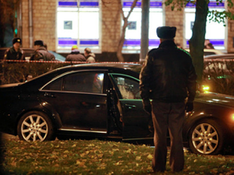 Убийцы расстреляли машину Шабтая Калмановича в центре Москвы в ноябре прошлого года. Фото: РИА Новости