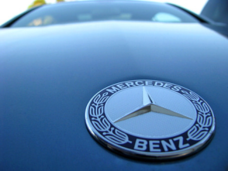 Повышение цен коснется новых автомобилей марки Mercedes-Benz производства 2010 года. Фото: Jeff Glucker/flickr.com