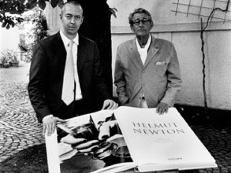 Бенедикт Ташен (слева) и Хельмут Ньютон. 1999 год. Фото: taschen.com