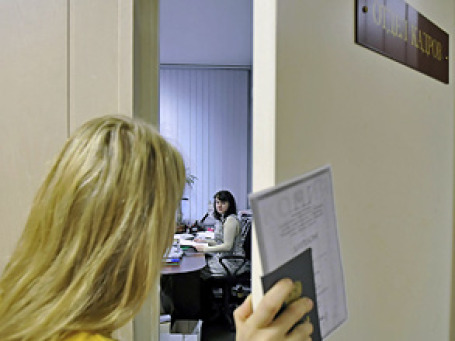 35% работников ставят начальство перед фактом своего ухода при подаче заявления. Фото: РИА Новости