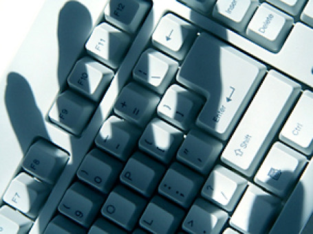 Компании попросту занимаются шпионажем в Интернете, собирая личную информацию о пользователях. Фото: PhotoXpress