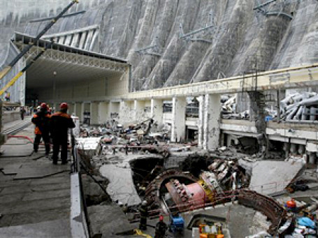 Из-за попадания воды 17 августа 2009 года повреждения разной степени тяжести получили все гидроагрегаты Саяно-Шушенской ГЭС. Фото: АР