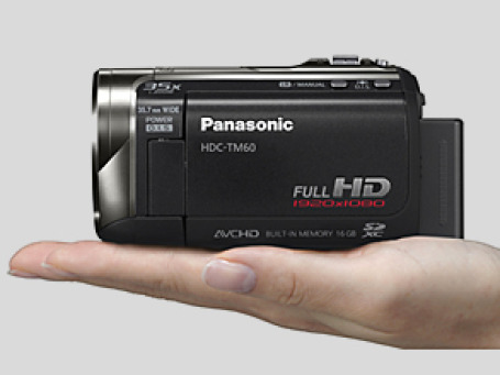 В августе рейтинг пользовательских интересов возглавила видеокамера Panasonic HDC-SD60. Фото: tecadget.com