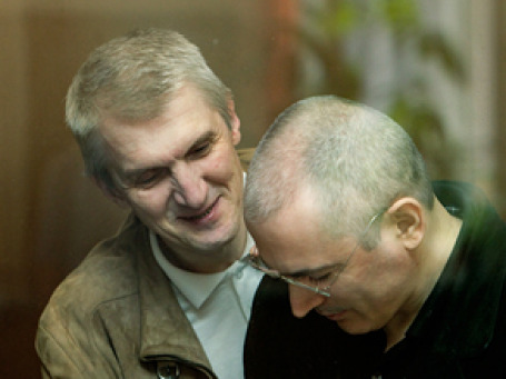 Ходорковский и Лебедев по-прежнему будут общатья с родственниками через стекло. Фото: РИА Новости