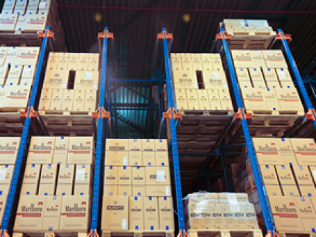 В новых поправках к законопроекту о госзаказе предлагается альтернатива: в контрактах заказчика и поставщика допускается поставка товара, качество которого лучше изначально оговоренного в документе. Фото: РИА Новости