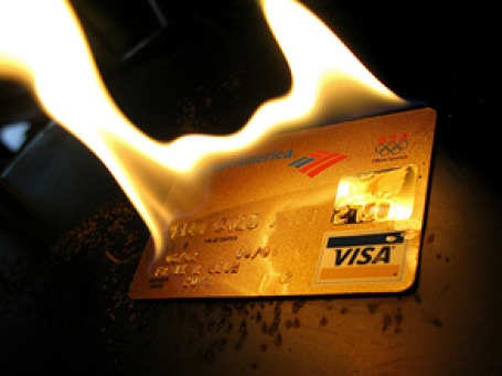 На расстоянии 15–20 километров за МКАД и далее практически нигде нельзя расплатиться за товары или услуги банковской картой. Фото: frankieleon/flickr.com