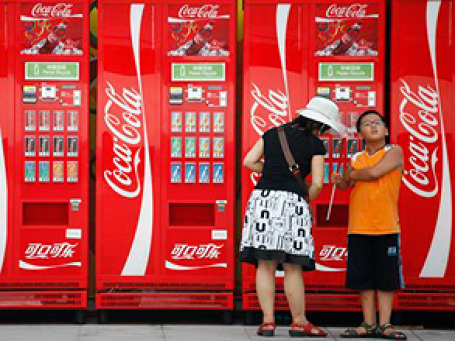 В 2010 году Coca-Cola вновь возглавила рейтинг самых дорогих глобальных брендов, оставаясь, таким образом, бессменным лидером списка уже одиннадцатый год подряд. Фото: AP