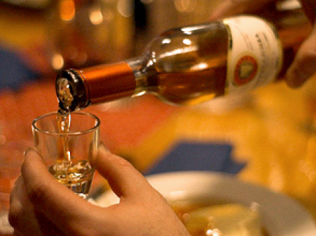 Техрегламент предъявляет к производителям и продавцам серьезные требования, но население полностью от фальсификатов не защищает. Фото: tore_urnes/flickr.com