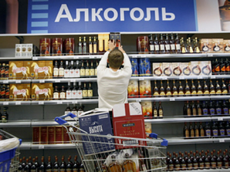 Российские законотворцы предлагают изъять алкогольную продукцию «из визуального ряда». Фото: РИА Новости