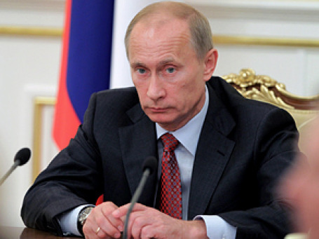 Премьер Владимир Путин подписал постановление, обязывающее организации, управляющие многоквартирными домами, раскрывать информацию о своей деятельности. Фото: РИА Новости