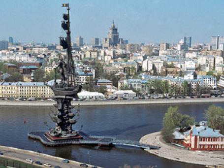 Творение Церетели — это самый высокий в России и один из самых высоких скульптурных памятников в мире. Фото: РИА Новости