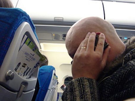 На высоте 10,5 тысяч метров над землей становится очень шумно. Фото: IK's World Trip/flickr.com