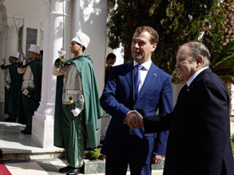 Дмитрий Медведев и президент Алжира Абдельазиз Бутефлика. Фото: РИА Новости