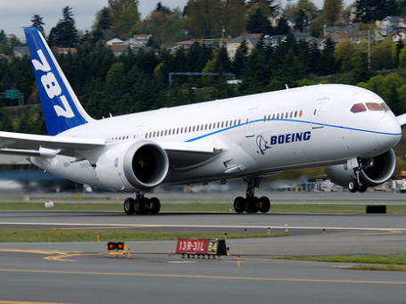 За срыв сроков поставки Boeing-787 Dreamliner авиакомпания может выставить корпорации Boeing штрафные санкции в 100 млн долларов. Фото: Drewski2112/flickr.com
