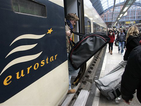 Тендер на поставку поездов для Eurostar, на 55% принадлежащего французской железнодорожной компании, выиграл Siemens. Руководство Alstom пытается отменить это решение через суд. Фото: AP