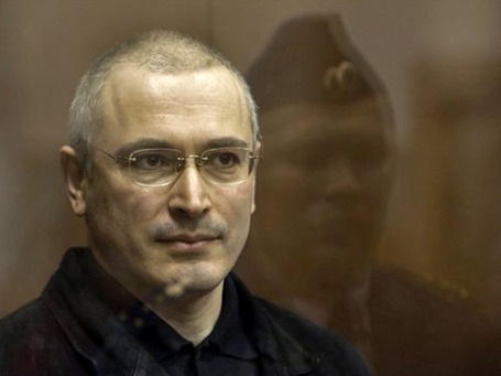 Гособвинение требует приговорить экс-главу ЮКОСа и бывшего главу «Менатепа» к 14 годам лишения свободы каждого. Фото: AP