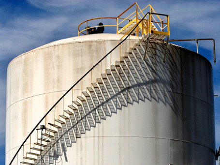 Решение ФРС США заставило нефть дорожать. Фото: arbyreed/flickr.com
