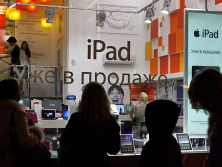 В России стартовали продажи планшетника Apple iPad. Фото: Григорий Собченко/BFM.ru