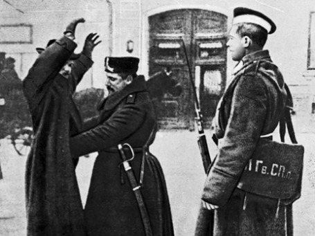 К юбилею внутренних войск ЦБ выпустит памятные монеты. Фото: РИА Новости