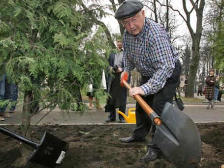 Лужков-пенсионер — к этому образу бывшего мэра Москвы еще придется привыкать. Фото: РИА Новости